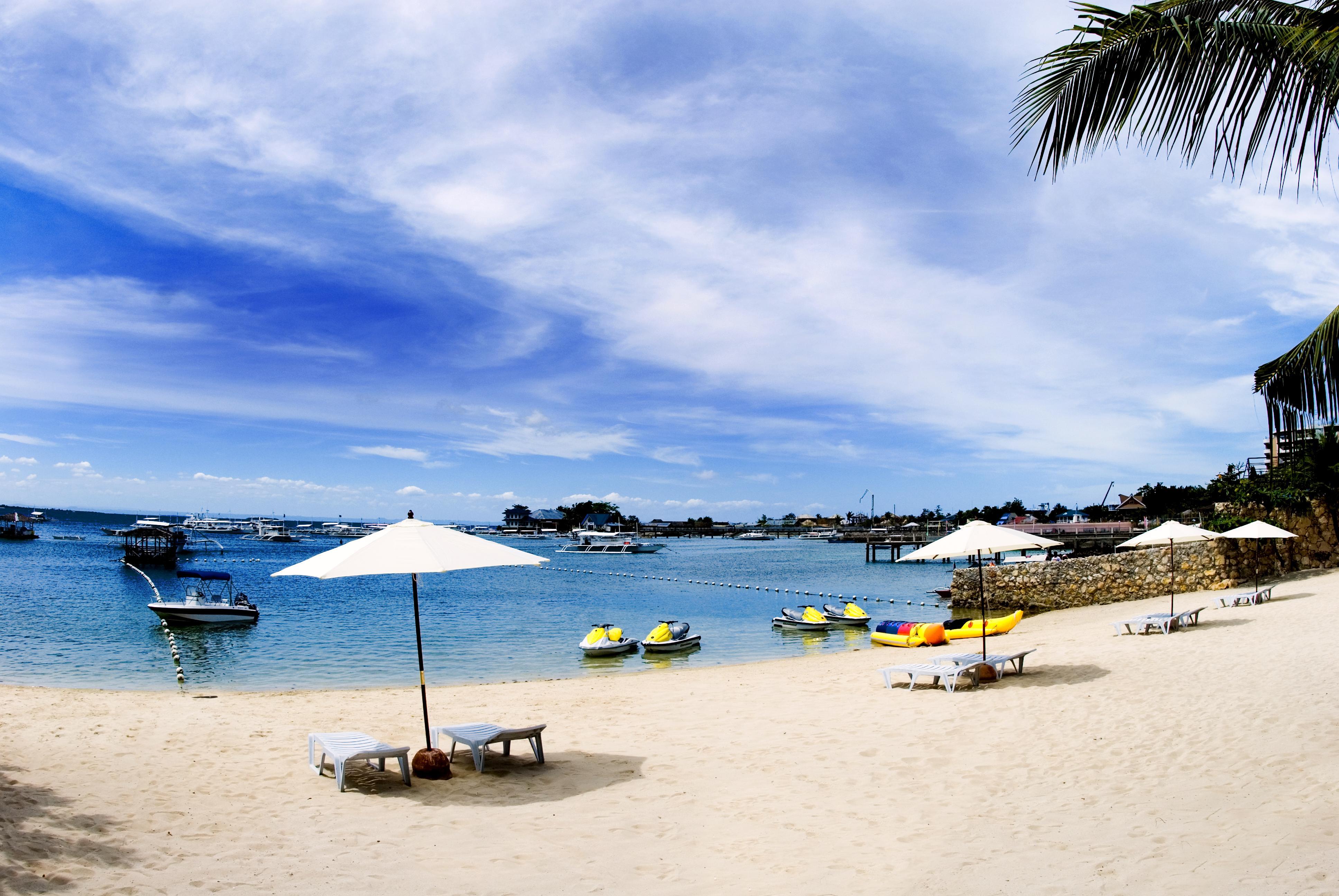 Cebu White Sands Resort And Spa Мактан Экстерьер фото