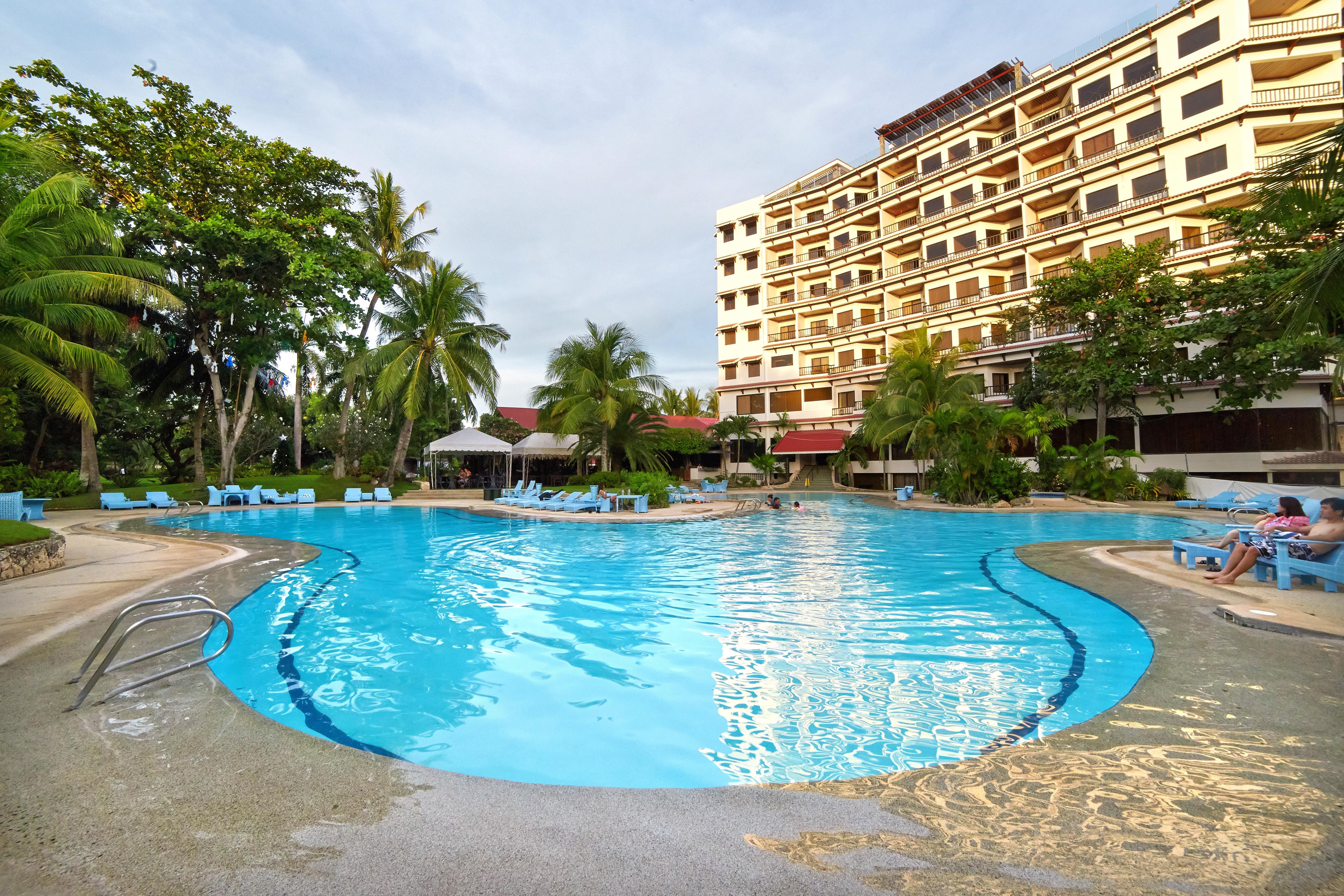 Cebu White Sands Resort And Spa Мактан Экстерьер фото