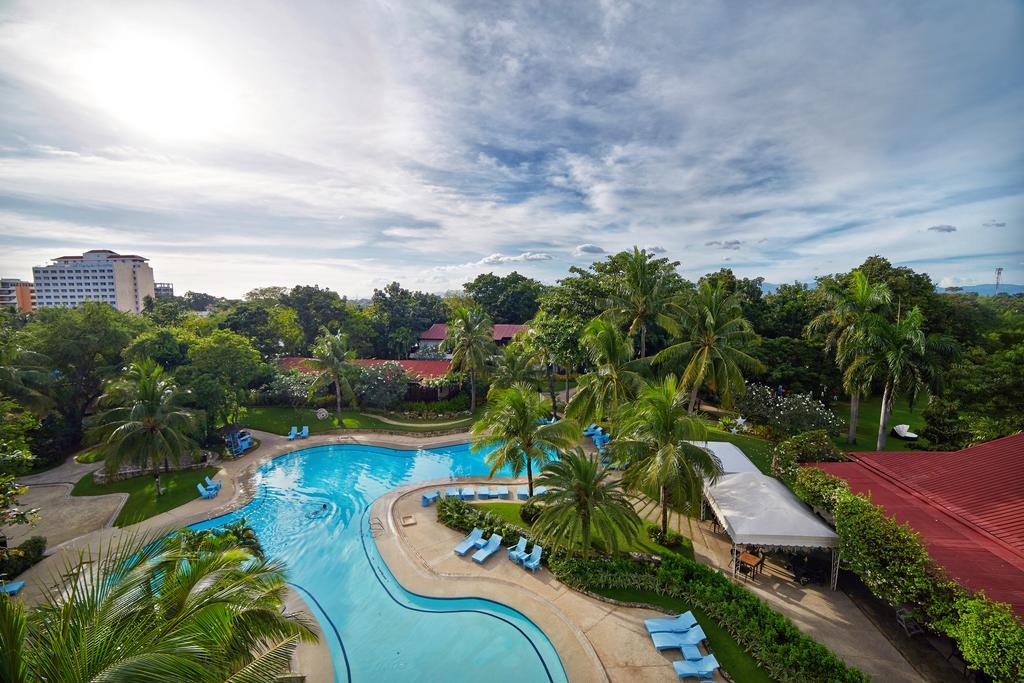 Cebu White Sands Resort And Spa Мактан Экстерьер фото